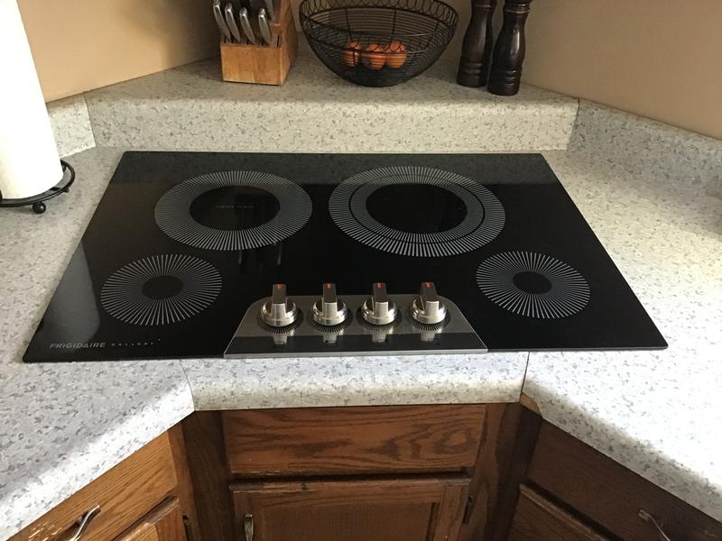 30" Electric Cooktop Smooth - FRIGIDAIRE GALLERY (GCCE3049AS)